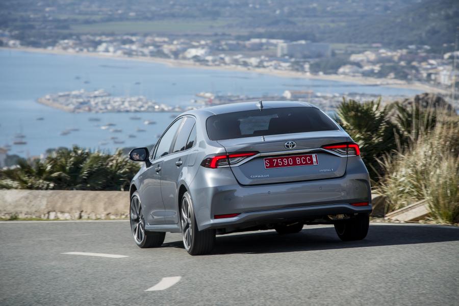  Toyota Corolla Hybrid Sedan 2019 года  (WW) (фото 3 из 25)
